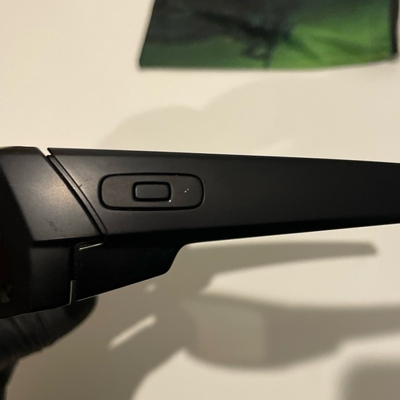 Oakley Gascan OO9014 Men’s Sunglasses / 60•15•128 -
Oakley Sunglasses Men’s - Picture 13 of 16